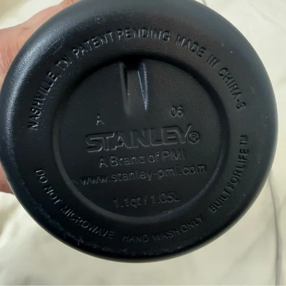 Stanley Outdoor Vacuum Bottle 1.1 quart/946ml - Picture 4 of 15